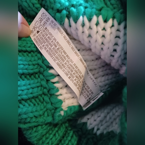 A Forever21 Ho Ho Pom Pom Beanie Cap Hat - Picture 4 of 4